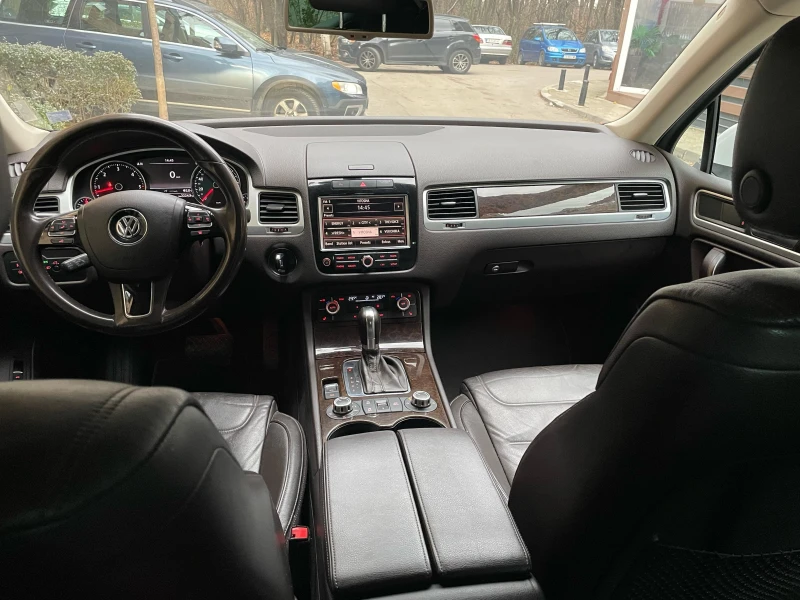 VW Touareg 30tdi , снимка 7 - Автомобили и джипове - 48072376