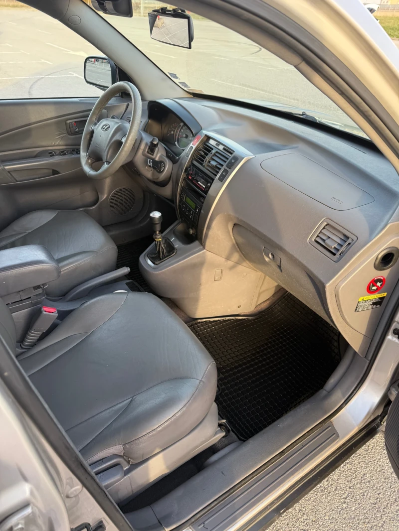Hyundai Tucson 2.0 CRDI 4x4 климатик , снимка 9 - Автомобили и джипове - 52556970