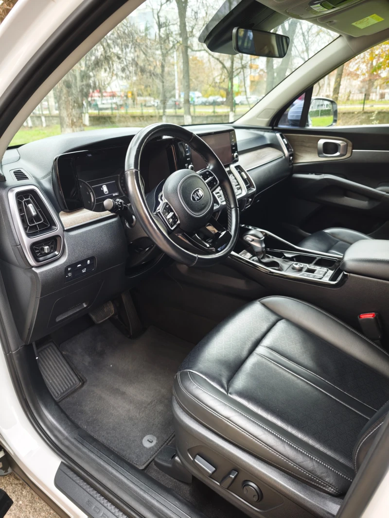 Kia Sorento 2.2 CRDI 4x4 - 7- МЕСТА, снимка 9 - Автомобили и джипове - 52708114