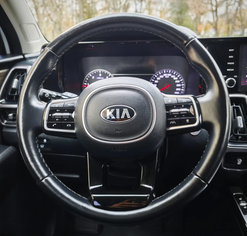 Kia Sorento 2.2 CRDI 4x4 - 7- МЕСТА, снимка 10 - Автомобили и джипове - 52708114