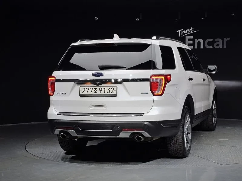 Ford Explorer 2.3 AWD, снимка 4 - Автомобили и джипове - 54351547