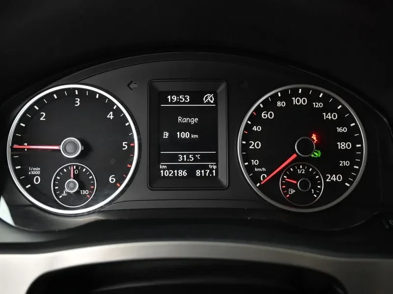 VW Tiguan 2.0 TDI COMFORT, снимка 8 - Автомобили и джипове - 55720321