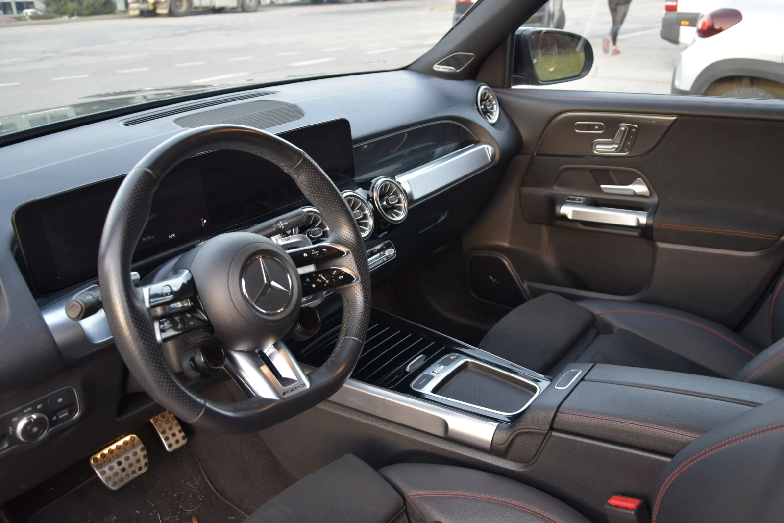 Mercedes-Benz GLB 35 AMG 6+ 1, снимка 10 - Автомобили и джипове - 53861739