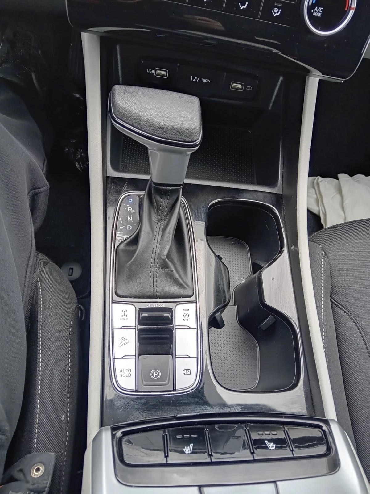 Hyundai Tucson 4x4 32000 КМ Дистроник/Carplay/Keyless, снимка 9 - Автомобили и джипове - 53891460