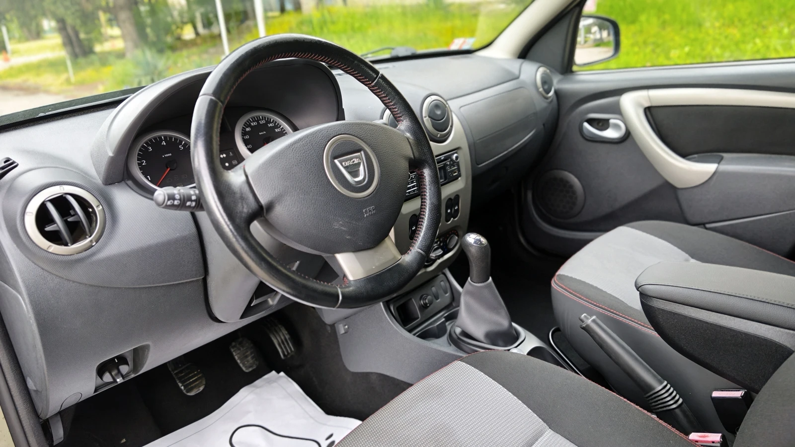 Dacia Duster 1.6i LPG 135 000km, , снимка 9 - Автомобили и джипове - 54390204