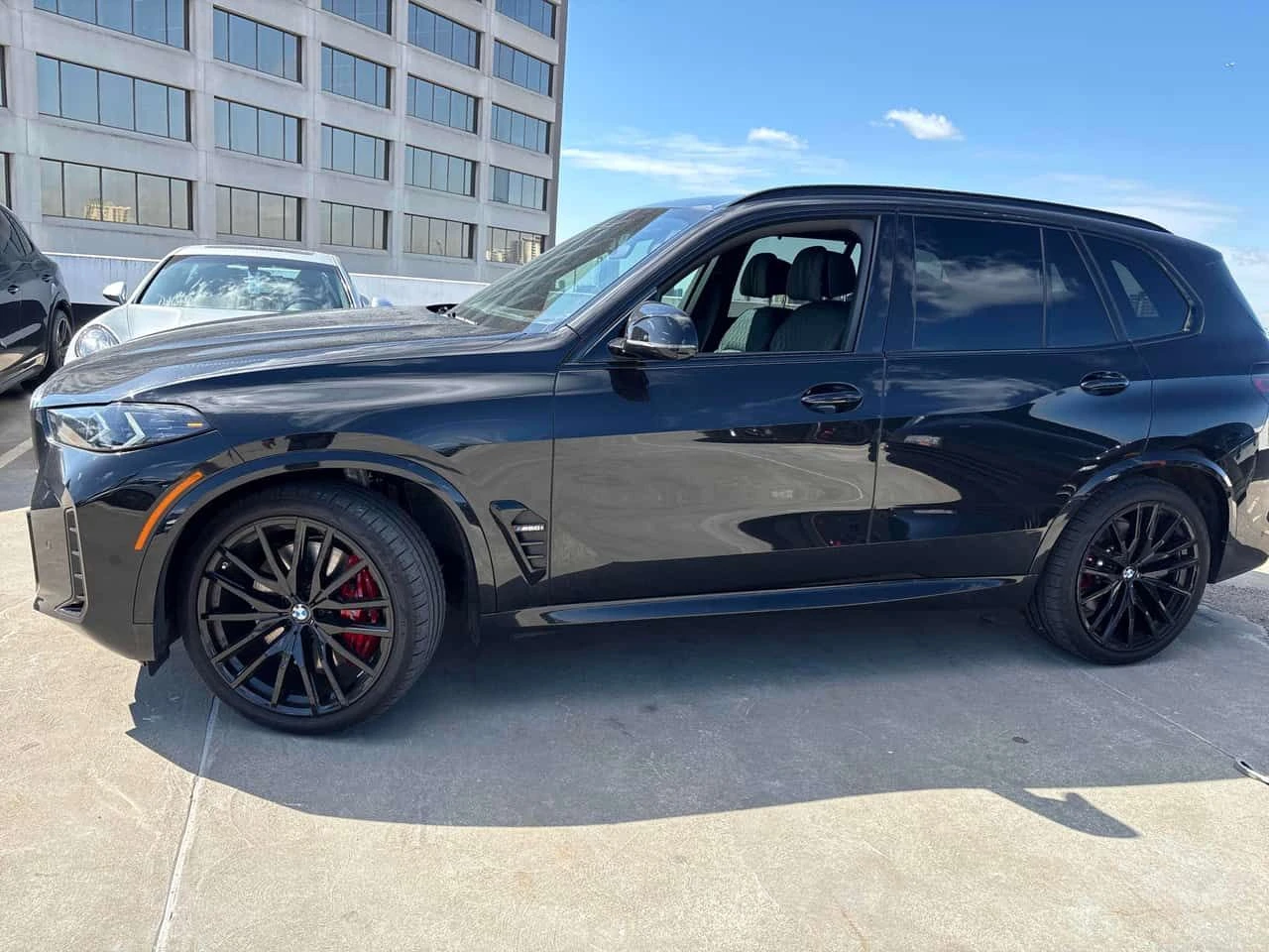 BMW X5 * M60i xDrive * CARFAX * HEAD UP * HARMAN * КЛИП, снимка 2 - Автомобили и джипове - 54460027