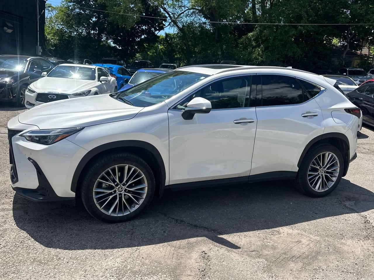Lexus NX 350h ОБДУХВАНЕ * ПАНО * KEYLESS * АВТОКРЕДИТ, снимка 2 - Автомобили и джипове - 55049444