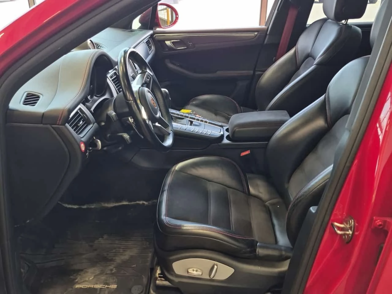 Porsche Macan * GTS * CARFAX * БЕЗ ПЪРВОНАЧАЛНА ВНОСКА, снимка 4 - Автомобили и джипове - 55538144
