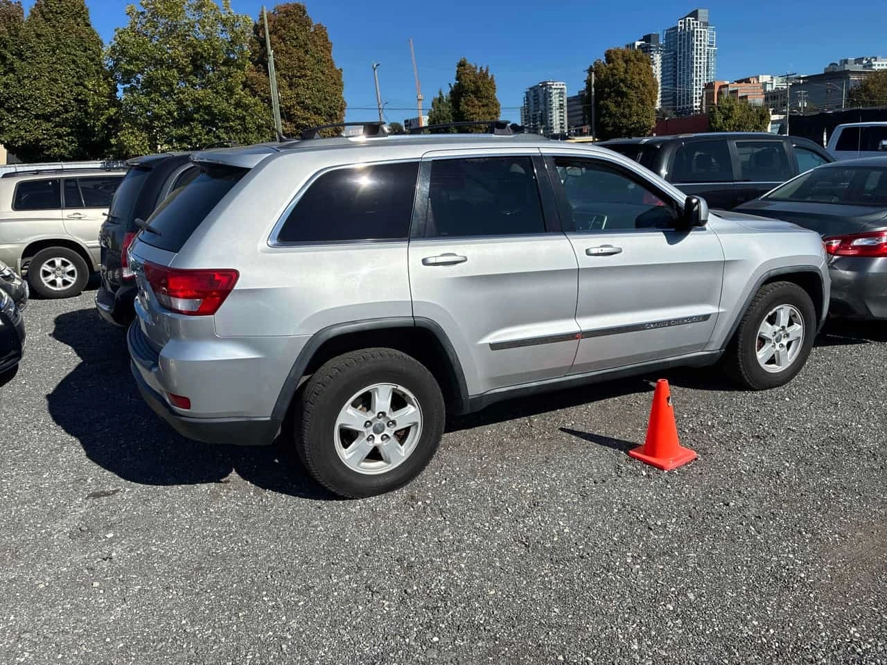 Jeep Grand cherokee * Laredo * АВТОКРЕДИТ БЕЗ ПЪРВОНААЛНА ВНОСКА* , снимка 3 - Автомобили и джипове - 55768654