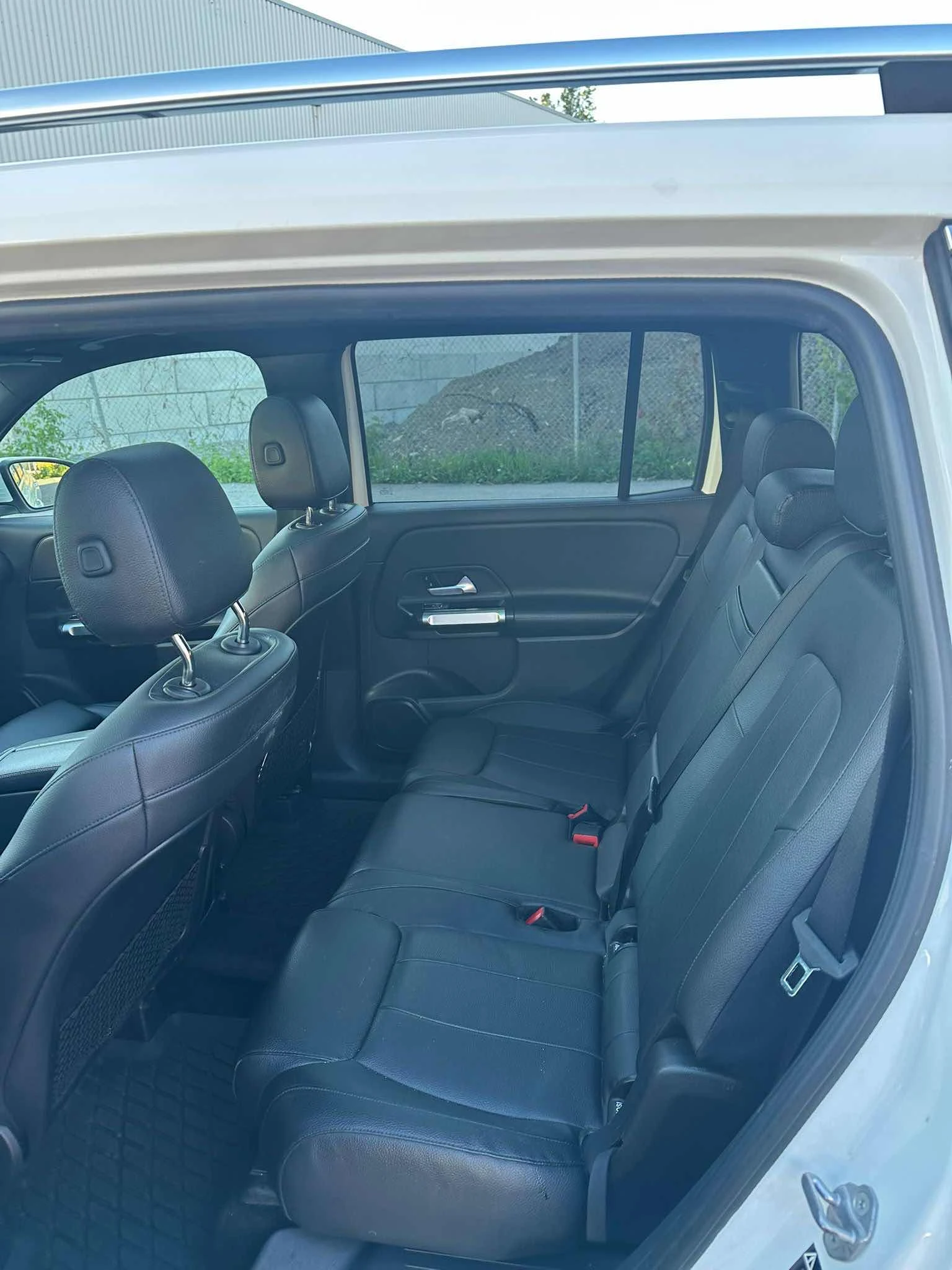 Mercedes-Benz GLB 250 4MATIC | DISTRONIC | PANORAMA | КАМЕРА | MBUX, снимка 7 - Автомобили и джипове - 55922699