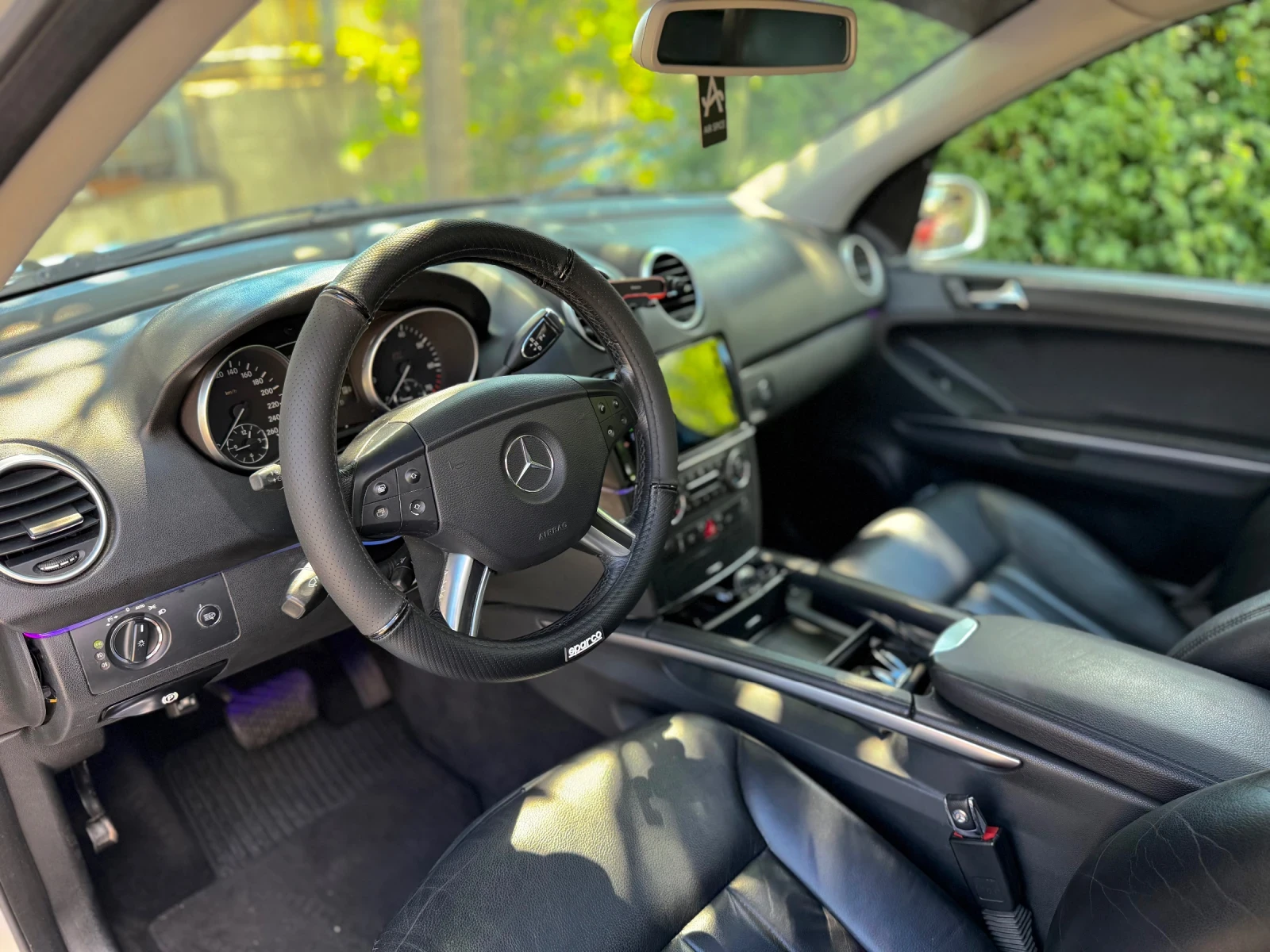 Mercedes-Benz ML 350 Газ* Carplay* Амбиентно, снимка 6 - Автомобили и джипове - 56081457