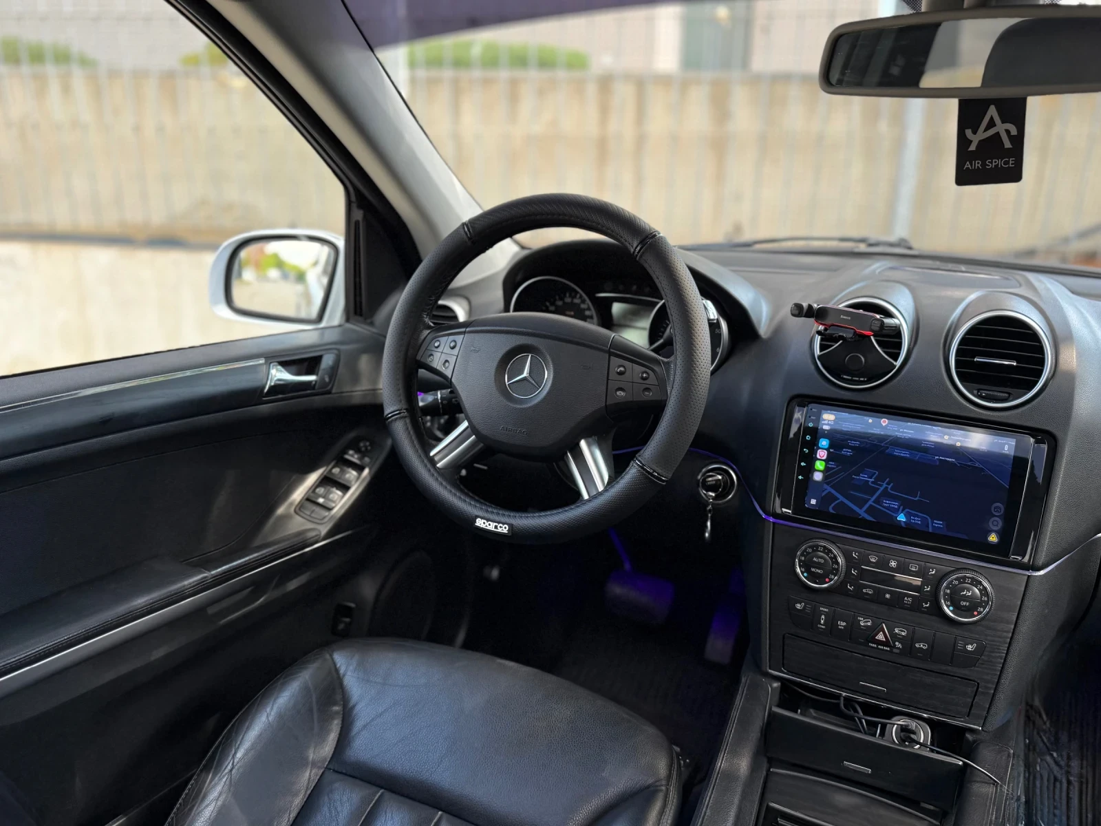 Mercedes-Benz ML 350 Газ* Carplay* Амбиентно, снимка 11 - Автомобили и джипове - 56081457