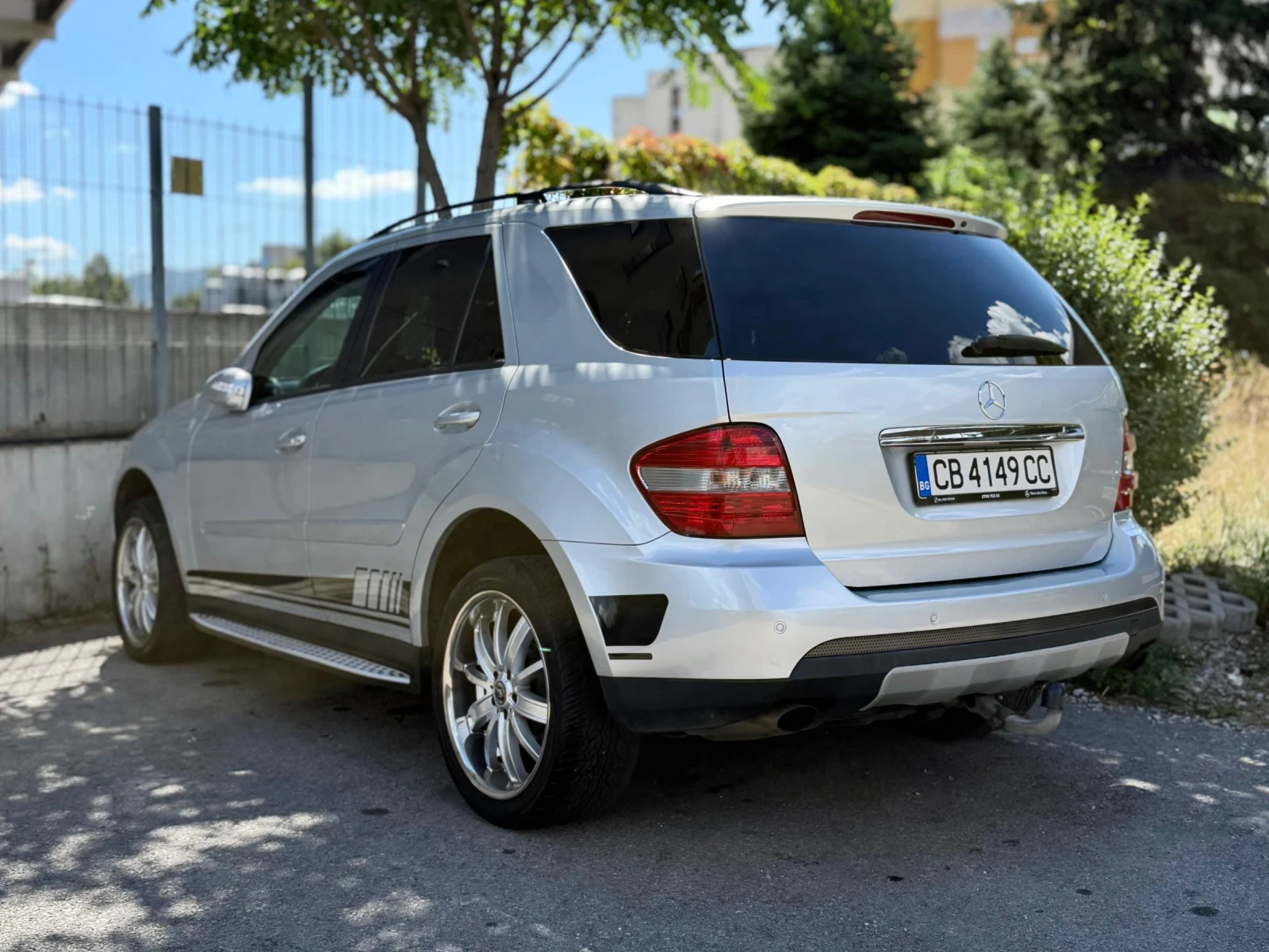 Mercedes-Benz ML 350 Газ* Carplay* Амбиентно, снимка 2 - Автомобили и джипове - 56081457