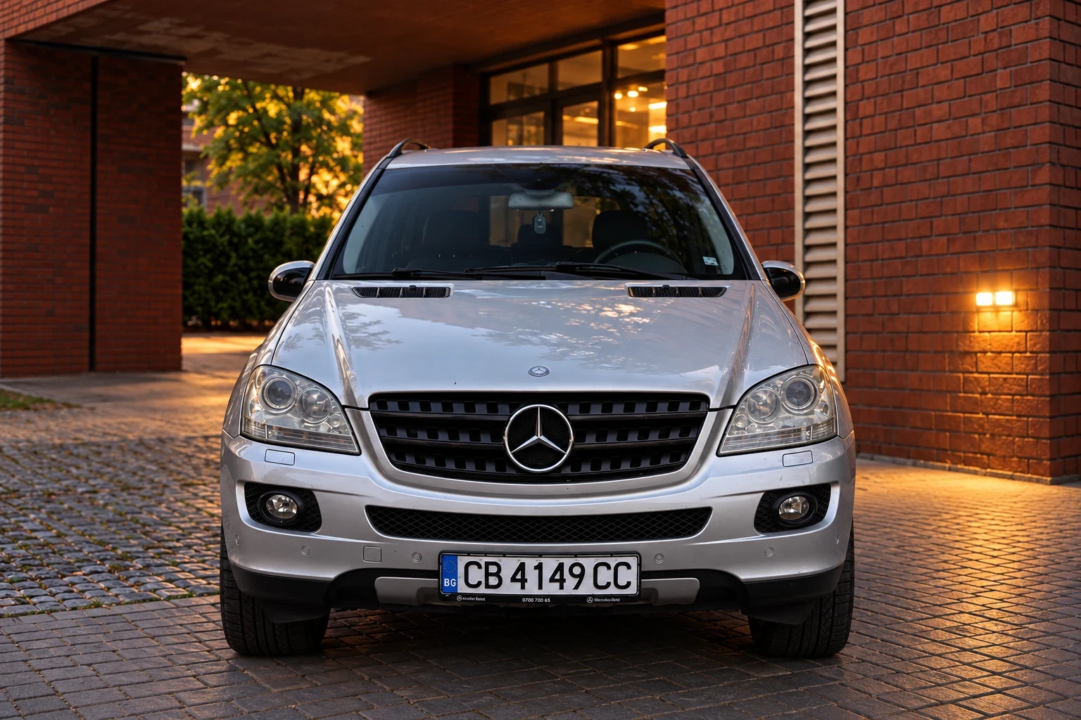 Mercedes-Benz ML 350 Газ* Carplay* Harman Kardon, снимка 3 - Автомобили и джипове - 56081457