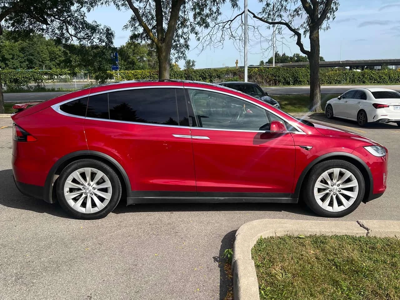 Tesla Model X AWD * CARFAX * АВТОКРЕДИТ БЕЗ ПЪРВОНАЧАЛНА ВНОСКА*, снимка 3 - Автомобили и джипове - 56172555