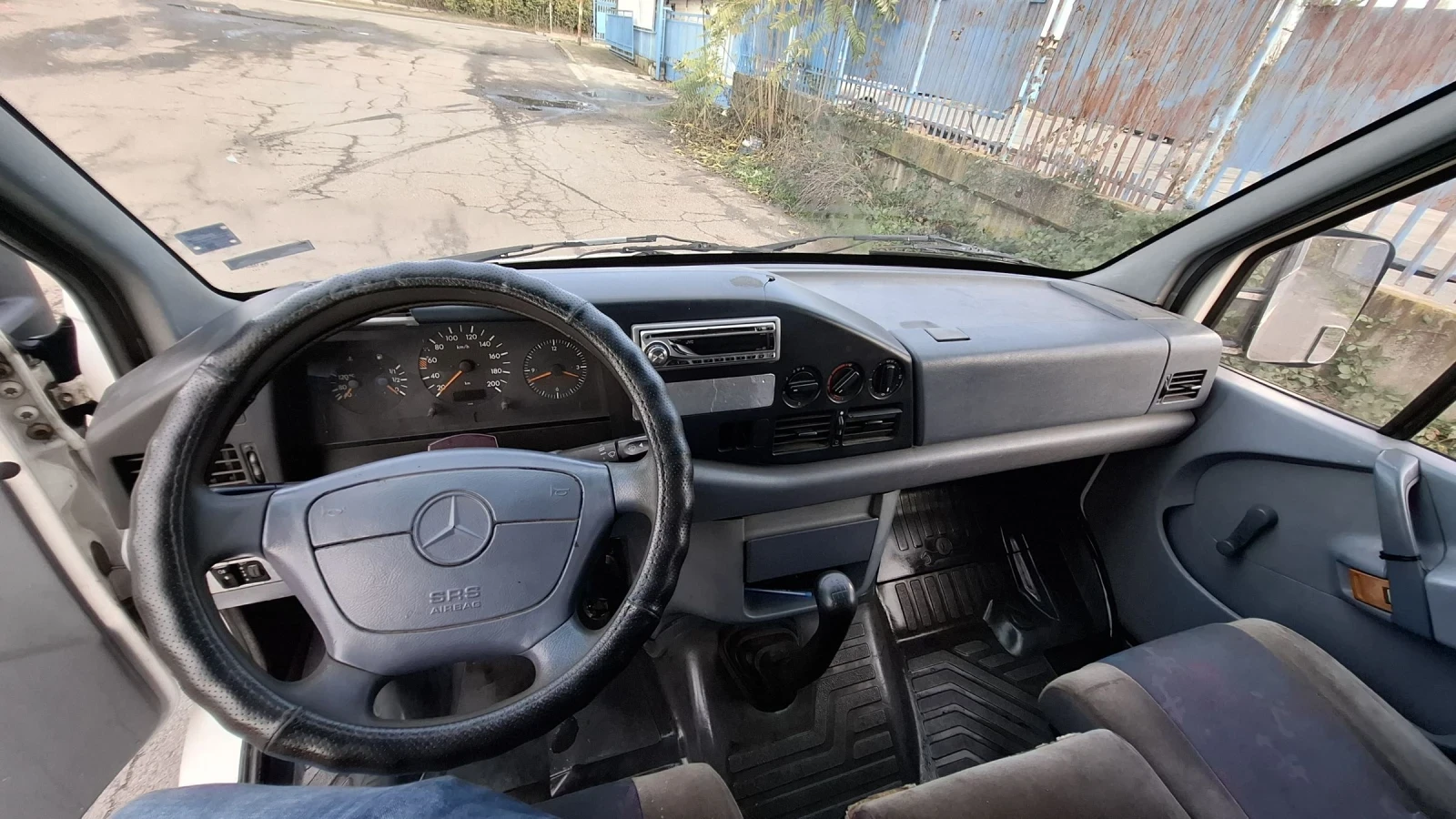 Mercedes-Benz Sprinter 208 НОВИ ГУМИ - изображение 5