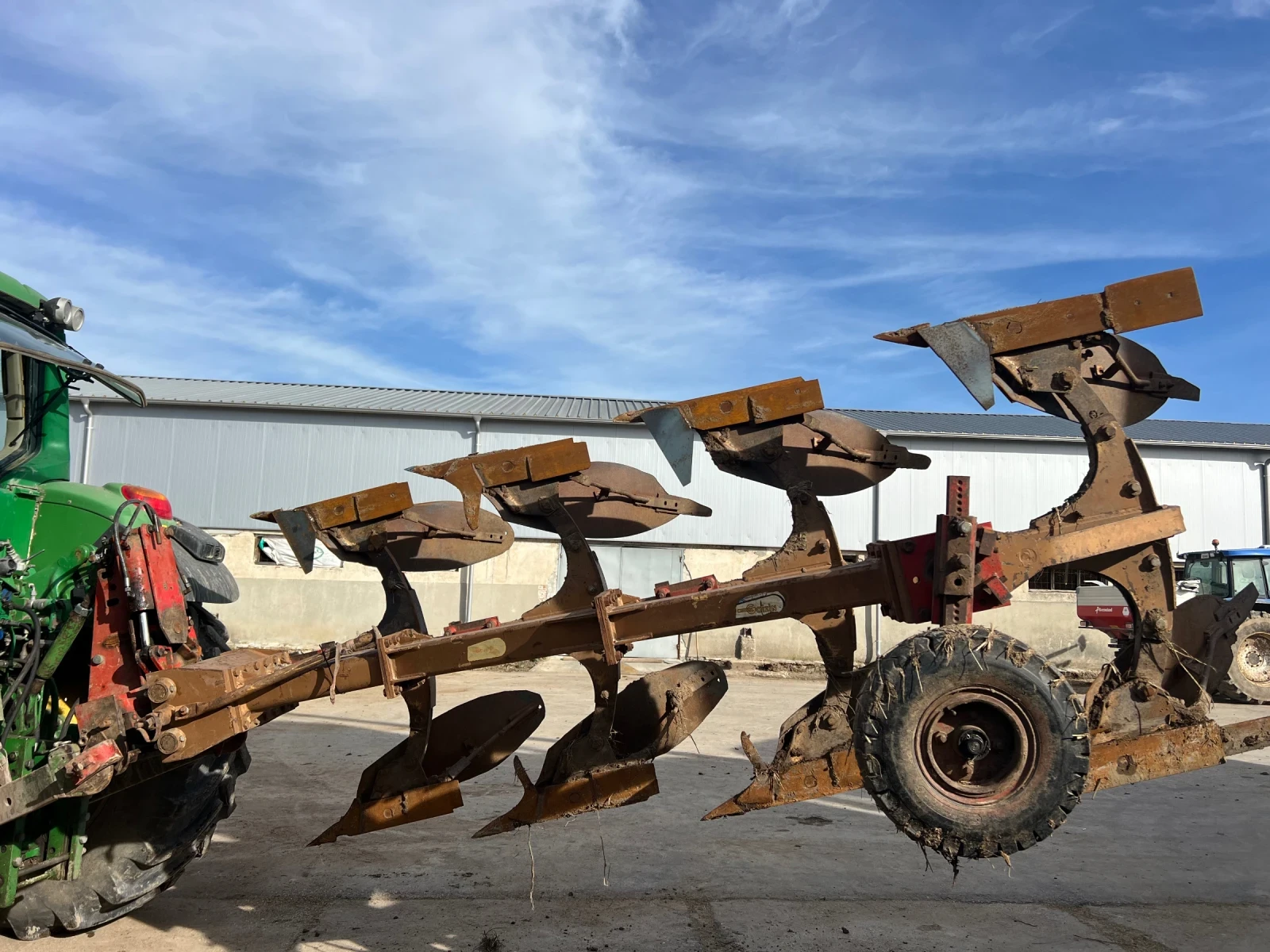 Плуг Друга марка Goizin обръщателен, снимка 2 - Селскостопанска техника - 53806678