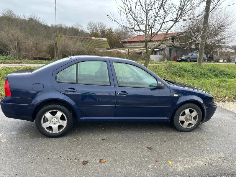 VW Bora 1.6i, снимка 5 - Автомобили и джипове - 47956613