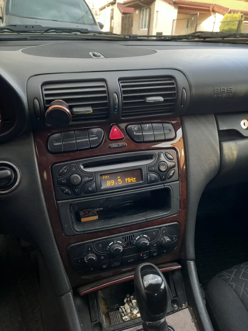 Mercedes-Benz C 220, снимка 8 - Автомобили и джипове - 52506551