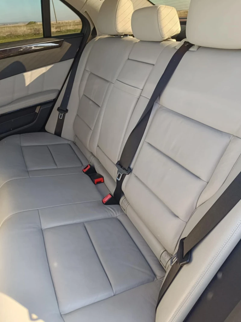 Mercedes-Benz E 220, снимка 9 - Автомобили и джипове - 52790936