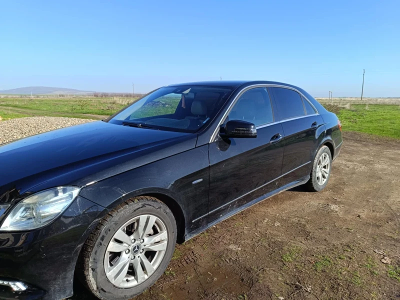 Mercedes-Benz E 220, снимка 2 - Автомобили и джипове - 52790936