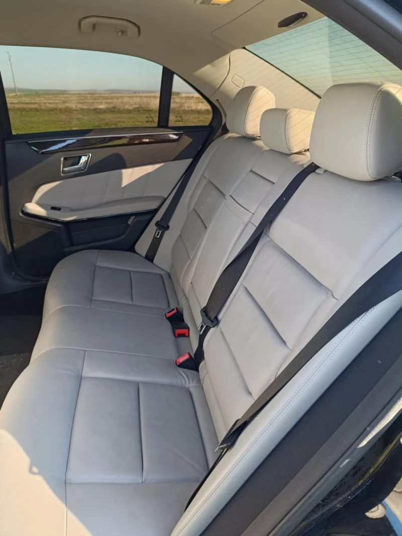 Mercedes-Benz E 220, снимка 8 - Автомобили и джипове - 52790936