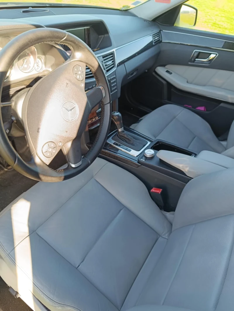Mercedes-Benz E 220, снимка 12 - Автомобили и джипове - 52790936