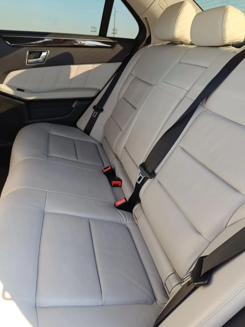 Mercedes-Benz E 220, снимка 10 - Автомобили и джипове - 52790936
