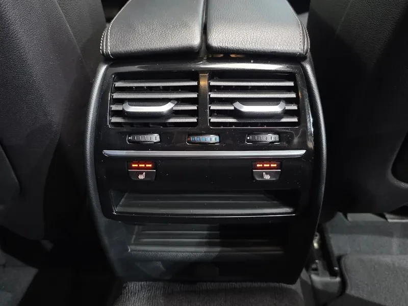 BMW 520 G30) 520D Luxury Special Edition, снимка 16 - Автомобили и джипове - 54873511