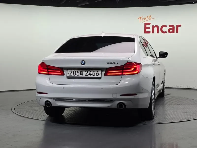 BMW 520 G30) 520D Luxury Special Edition, снимка 4 - Автомобили и джипове - 54873511