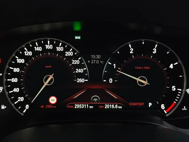 BMW 520 G30) 520D Luxury Special Edition, снимка 7 - Автомобили и джипове - 54873511