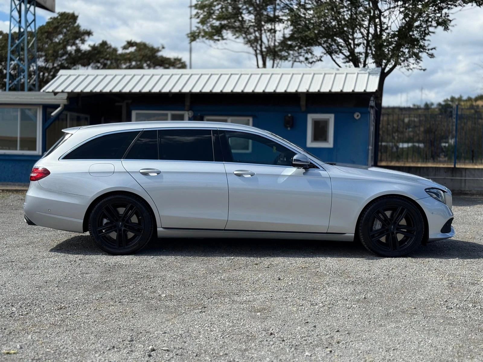 Mercedes-Benz E 400 4Matic Full Digital Burmester Airmatic - изображение 4