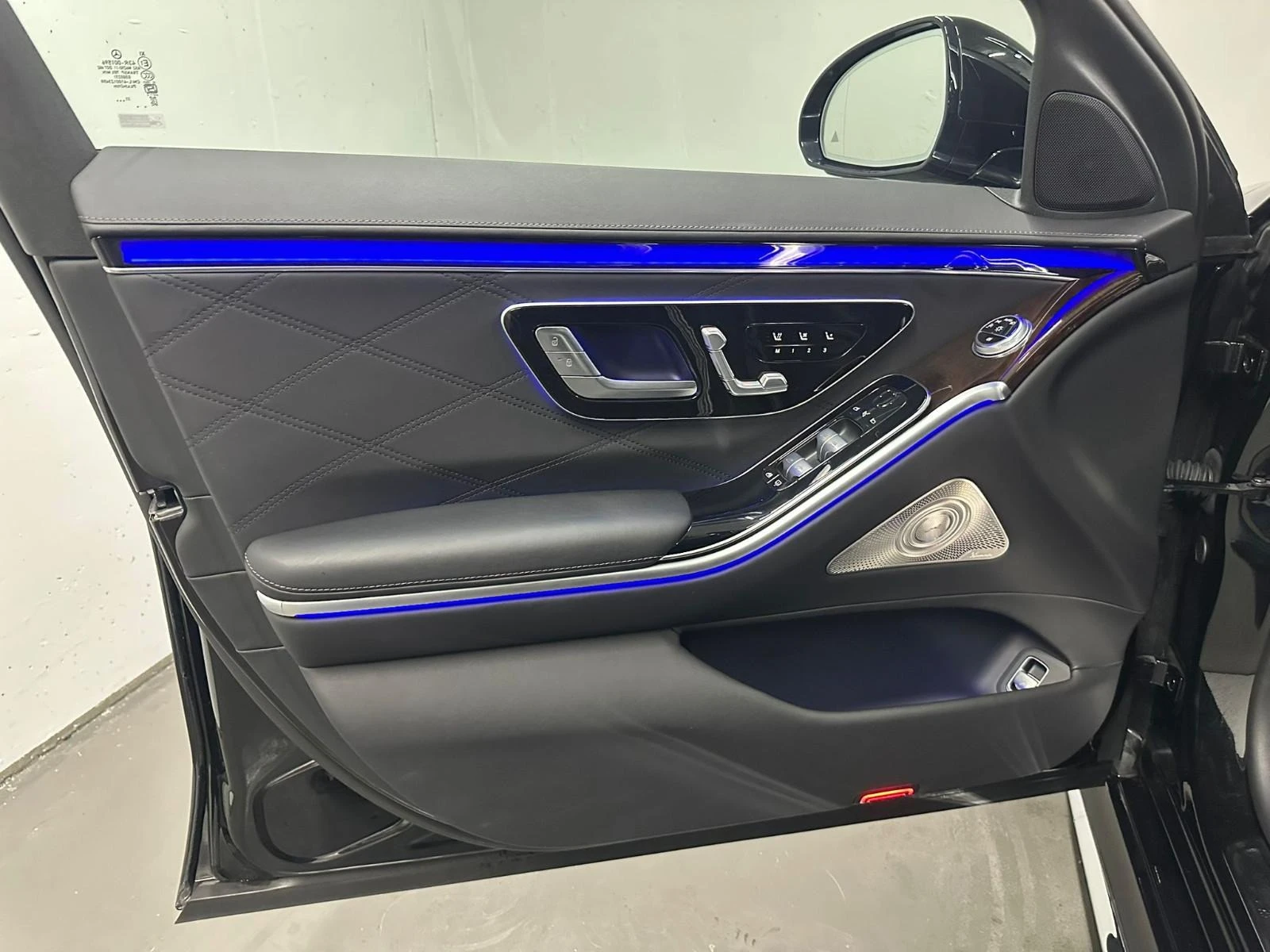 Mercedes-Benz S 63 AMG E-PERFORMANCE LONG EXCLUSIVE BURMESTER TV - изображение 5