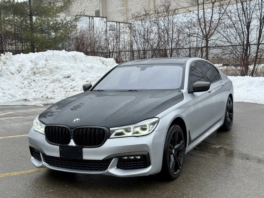 BMW 750 I * M-Package* * HeadUp* AвтоКредит* (ЦЕНА ДО БГ)