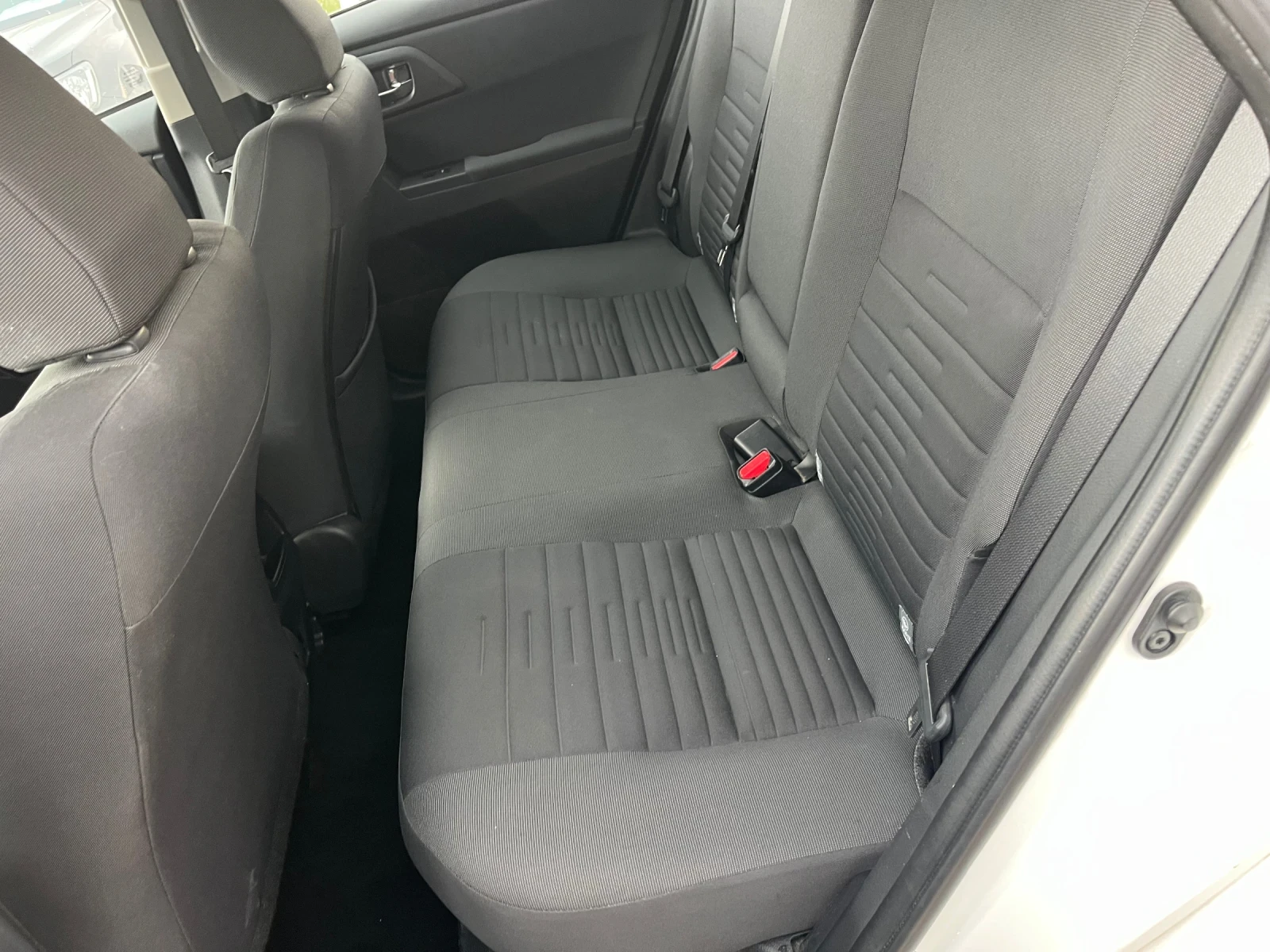 Toyota Auris 1.8 Hibrid , снимка 10 - Автомобили и джипове - 55106202