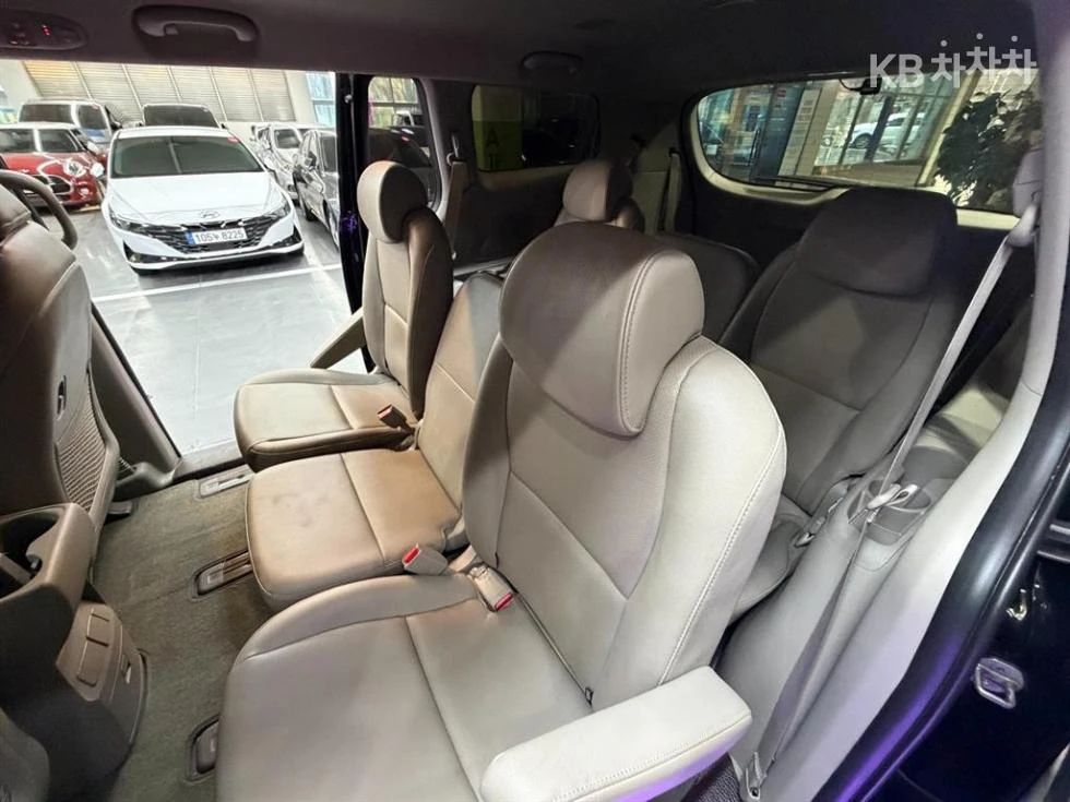 Kia Carnival, снимка 10 - Автомобили и джипове - 55198635
