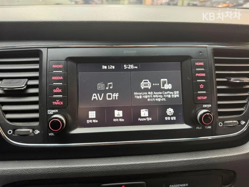 Kia Carnival, снимка 12 - Автомобили и джипове - 55198635