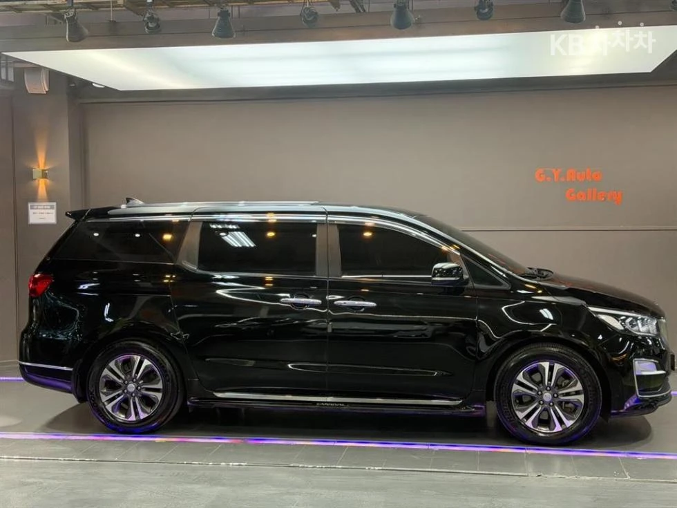 Kia Carnival, снимка 3 - Автомобили и джипове - 55198635