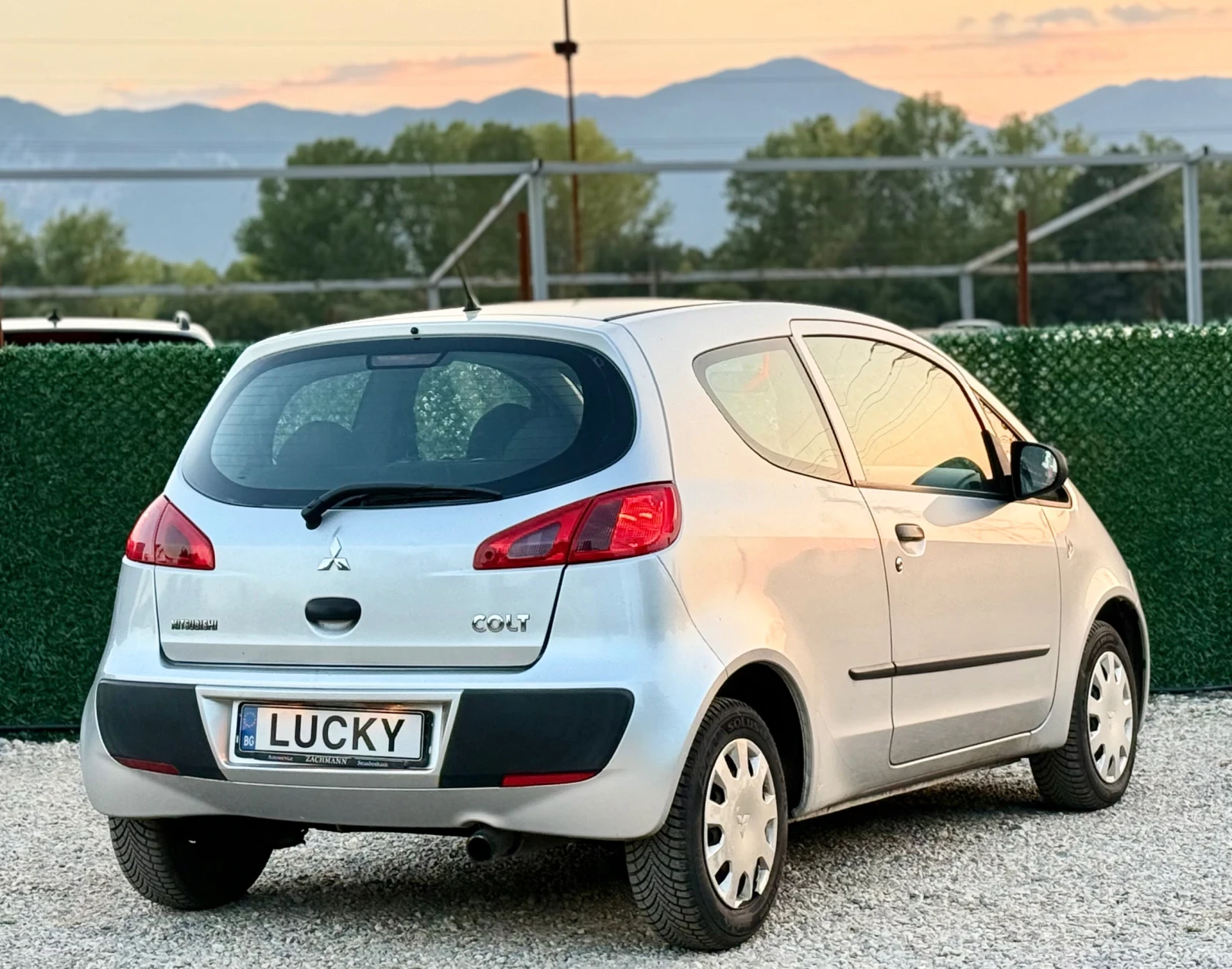 Mitsubishi Colt 1.1i КЛИМАТИК, снимка 7 - Автомобили и джипове - 55713351