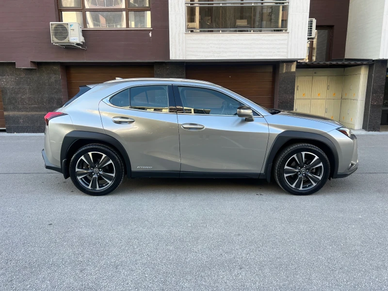 Lexus UX 250h 4x4, снимка 4 - Автомобили и джипове - 48407796