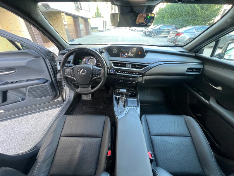 Lexus UX 250h 4x4, снимка 13 - Автомобили и джипове - 48407796