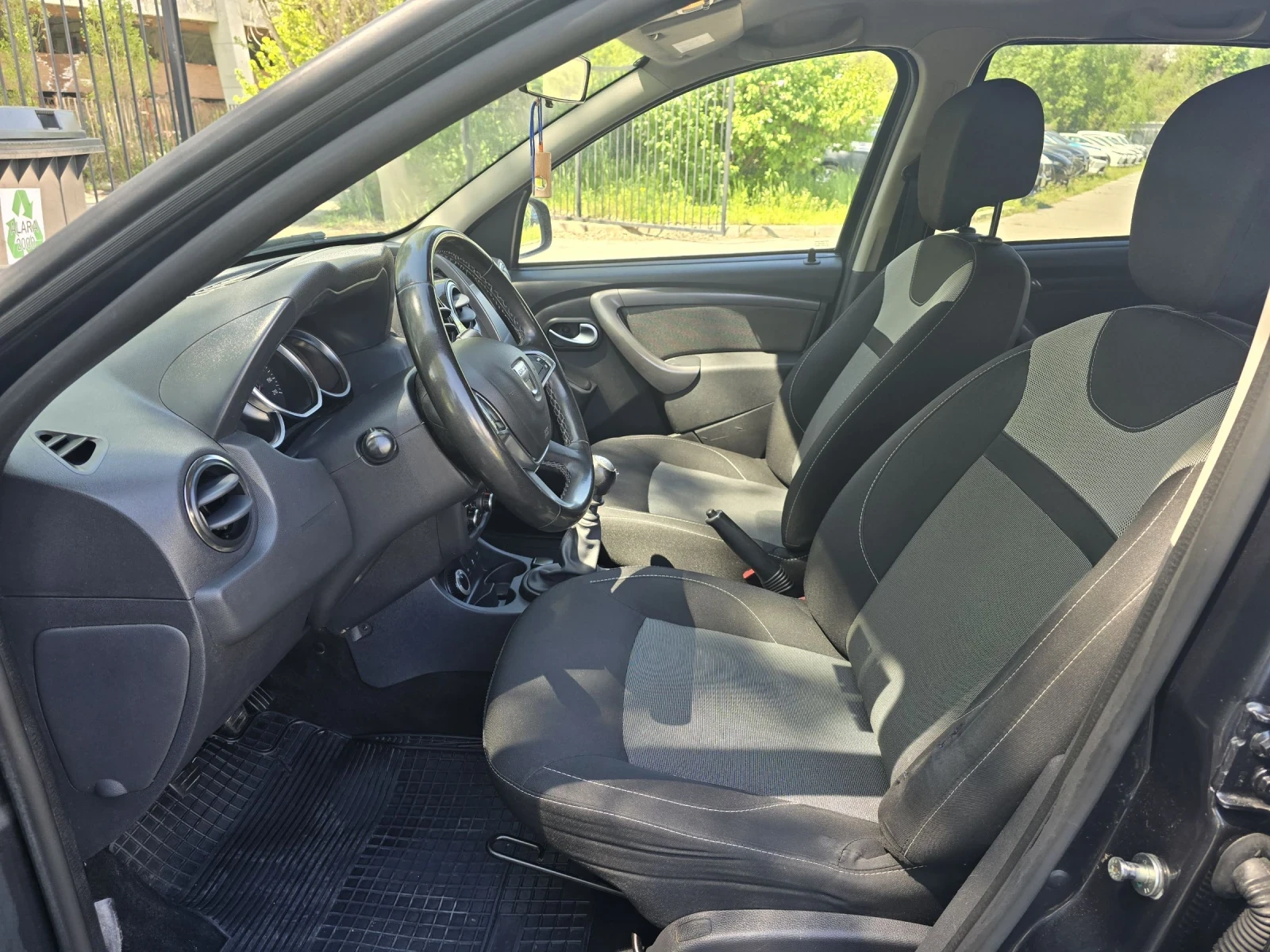 Dacia Duster 1.5DCI/110KC/4X4/NAV/LAUREAT - изображение 9