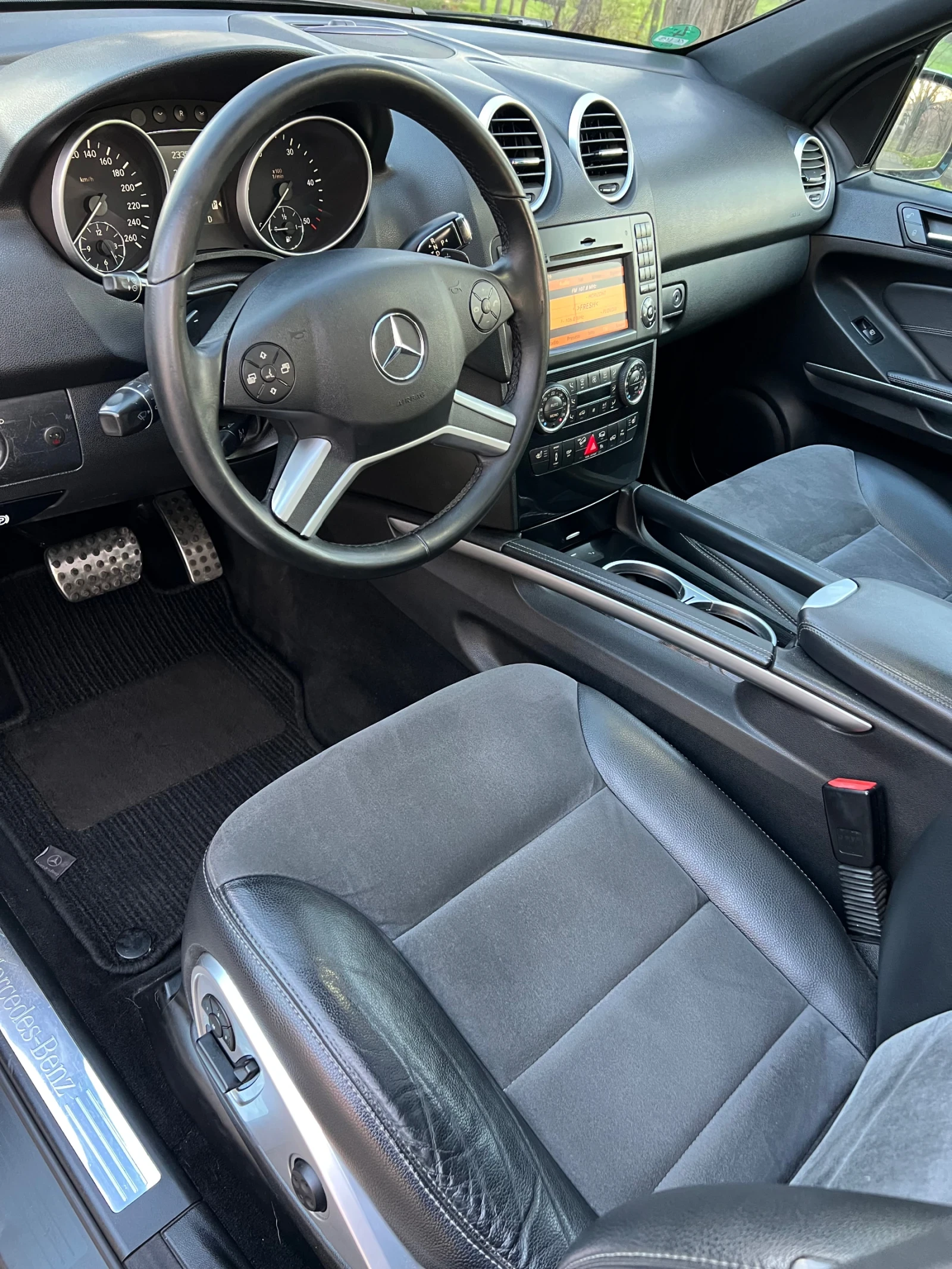 Mercedes-Benz ML 350 AMG/HARMAN KARDON/MEMORY/AIRMATIC - изображение 9