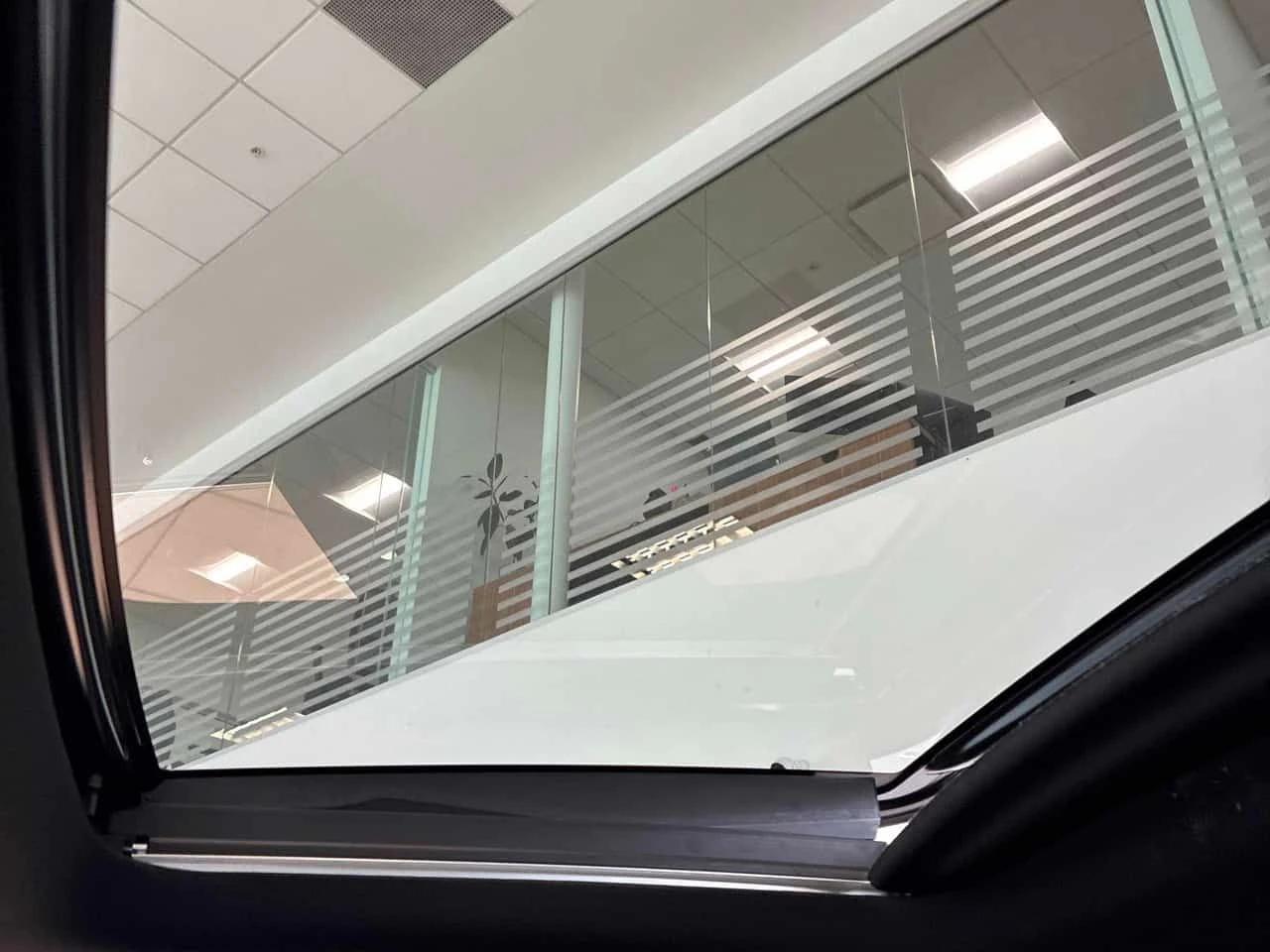 Lexus UX 250h  CARFAX | Mobile.bg � ����������� 13