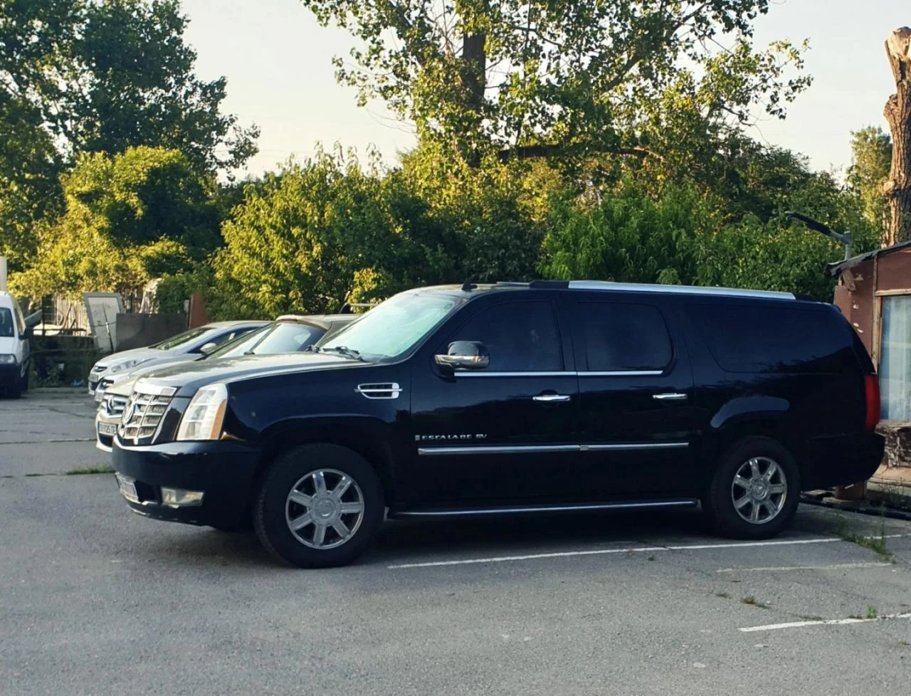 Cadillac Escalade ESV, снимка 2 - Автомобили и джипове - 53957464