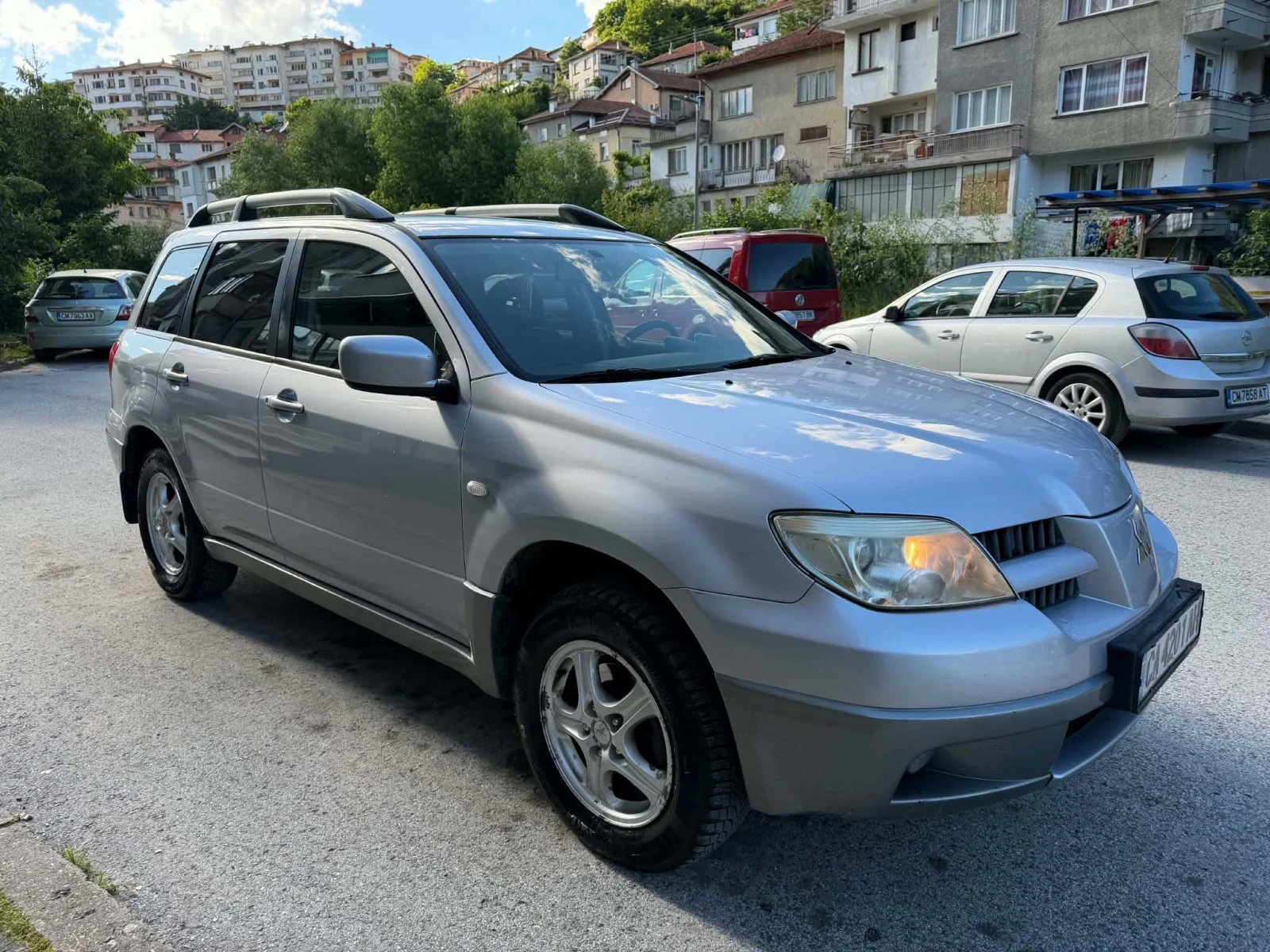 Mitsubishi Outlander 2.0i 4x4, снимка 2 - Автомобили и джипове - 54833650