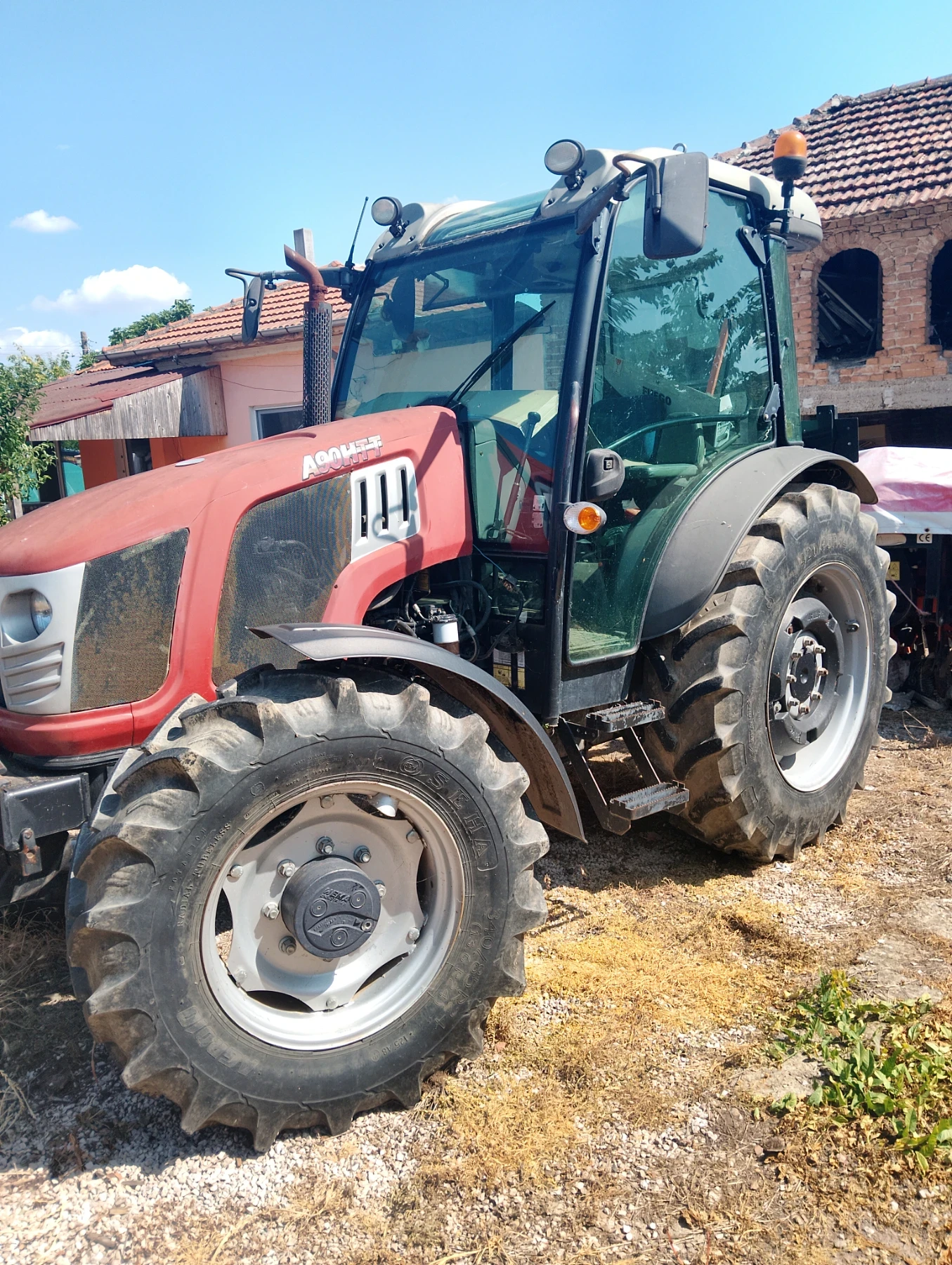 Трактор Hattat HTT A 90, снимка 1