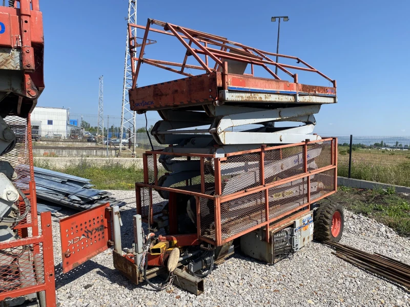 Автовишка Друга марка SkyJack SJ7135 RT, снимка 2 - Индустриална техника - 50684668