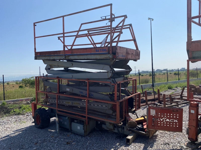 Автовишка Друга марка SkyJack SJ7135 RT, снимка 8 - Индустриална техника - 50684668