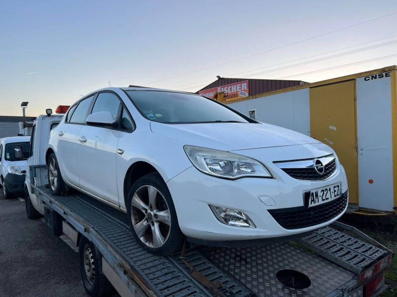 Opel Astra 1.7 CDTI, снимка 6 - Автомобили и джипове - 43627004